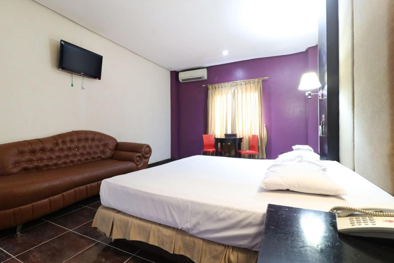 C'One Hotel Pulomas Jakarta Exterior photo