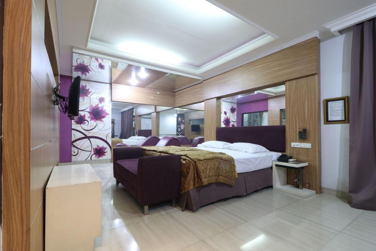 C'One Hotel Pulomas Jakarta Exterior photo